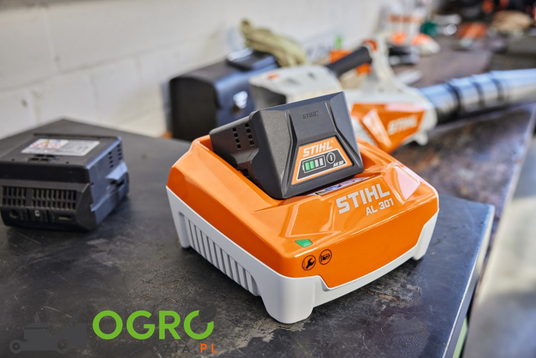 Szybka ładowarka STIHL AL 301 - obrazek 4